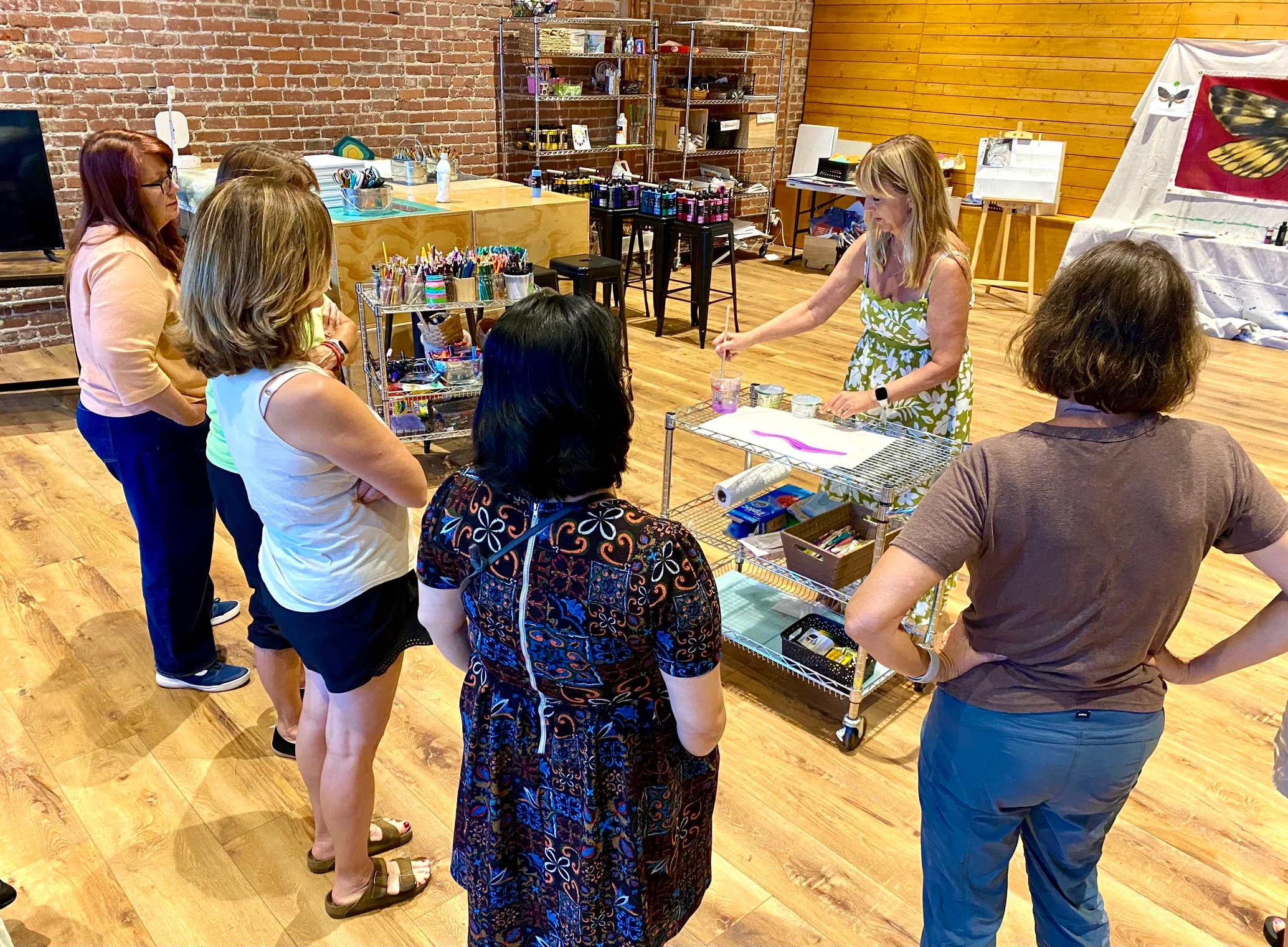 Elizabeth McKoy teaching an adult art class in the Artaluma studio.